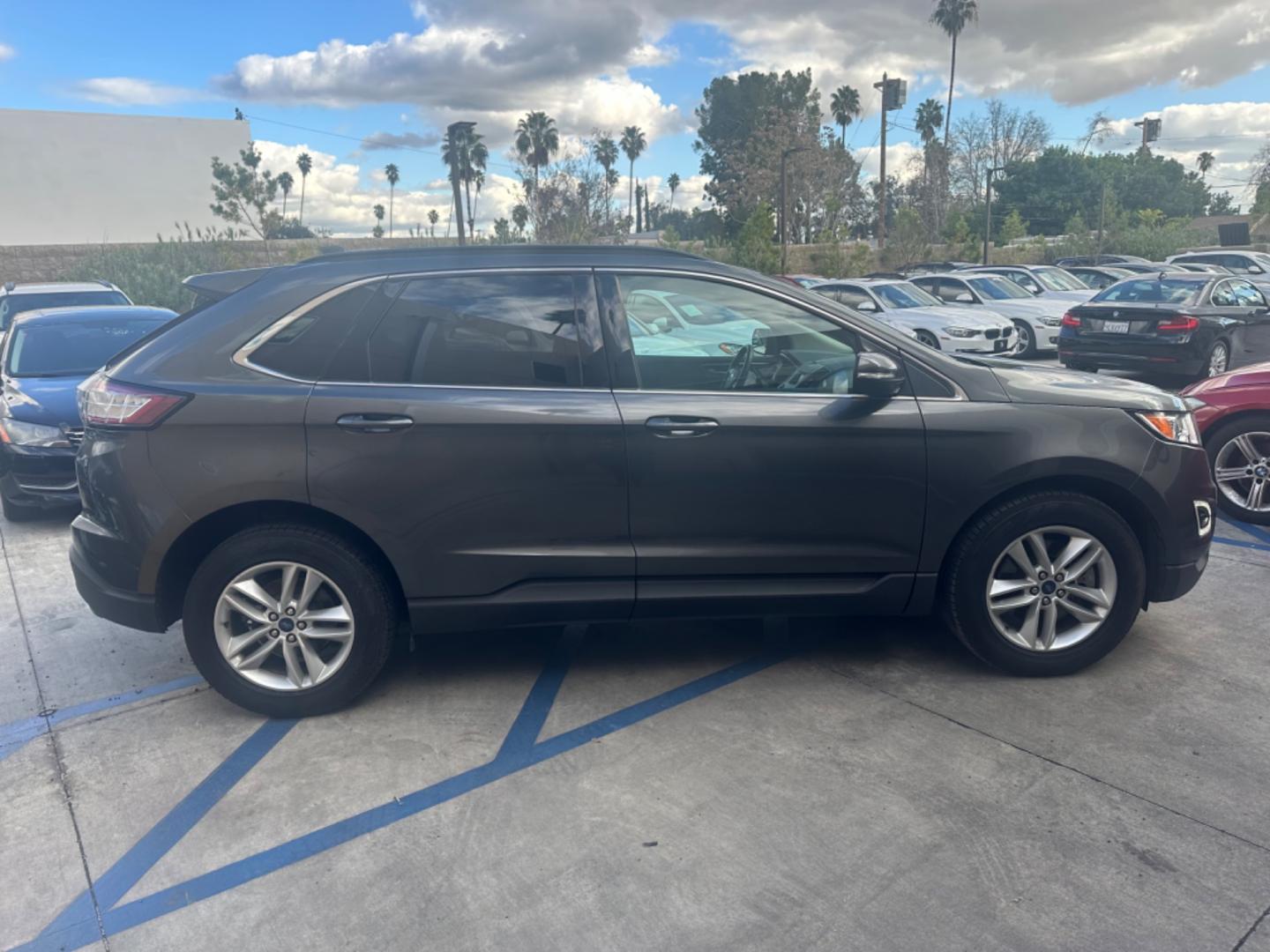 2016 Gray /Black Ford Edge SEL AWD (2FMPK4J93GB) with an 2.0L L4 DOHC 16V engine, 6A transmission, located at 30 S. Berkeley Avenue, Pasadena, CA, 91107, (626) 248-7567, 34.145447, -118.109398 - Low Miles! - Photo#5